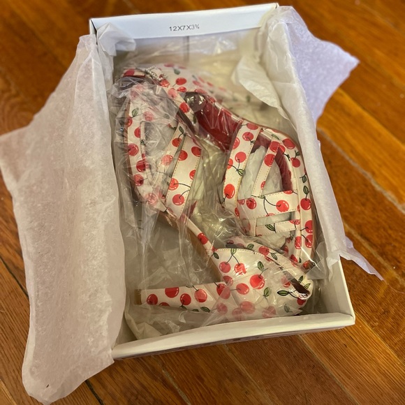 NWOT N.Y.L.A. Ankle-Strap Satin Cherry Heels - Picture 10 of 11